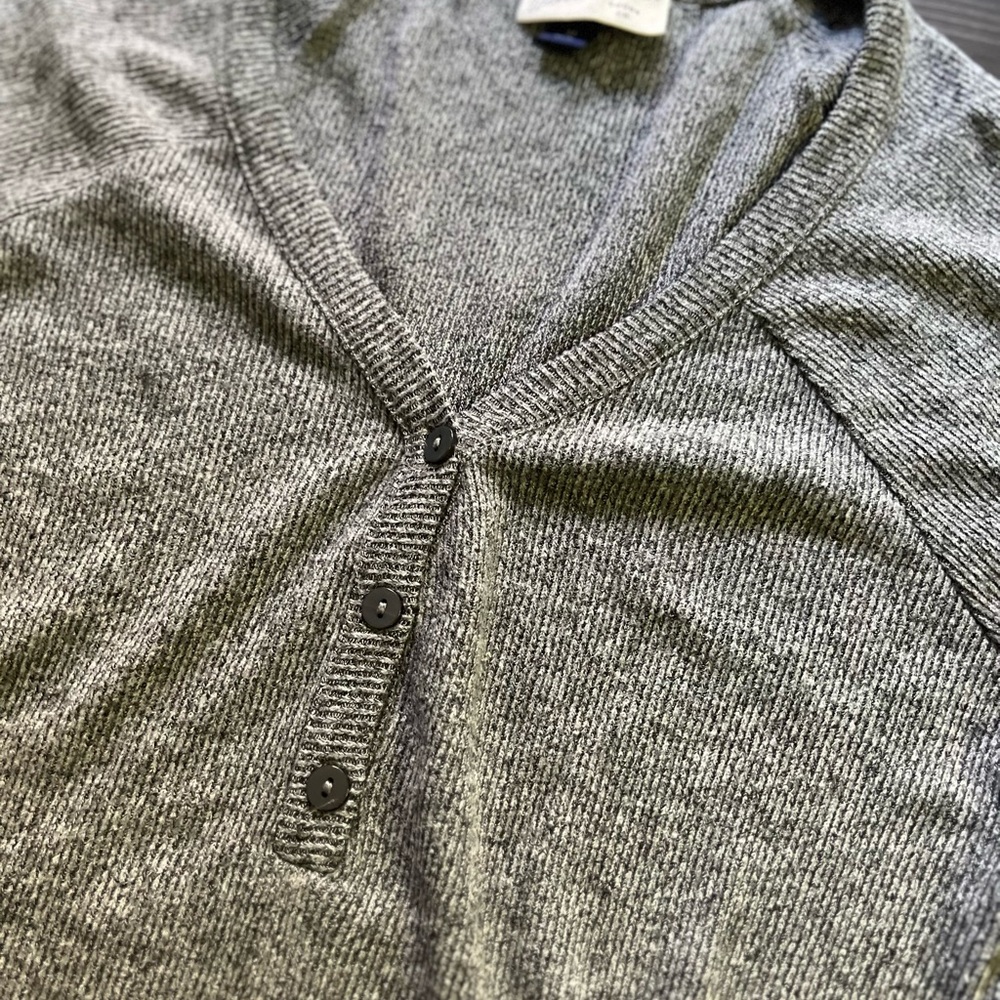 Universal Thread Henley - Picture 2 of 3